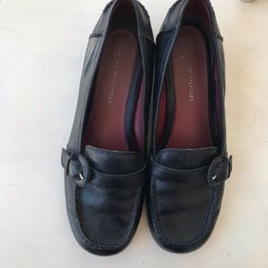 Women’s Tommy Hilfiger Flats size 81/2M - W9